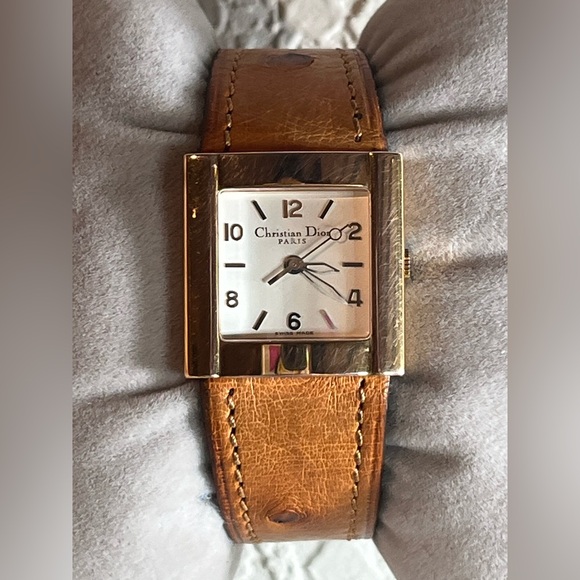 Christian Dior D80-140 Watch White Dial Swiss gold plated Ladies watch.